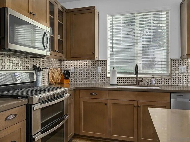 Photo - 524 Heron Ln