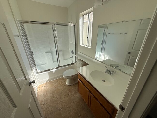 Building Photo - 7231 Vassar Ave Unit 113