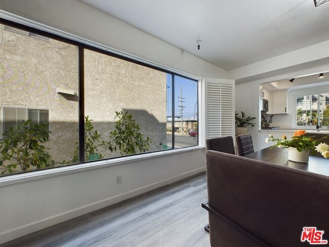 Photo - 4551 Kester Ave Unit 1