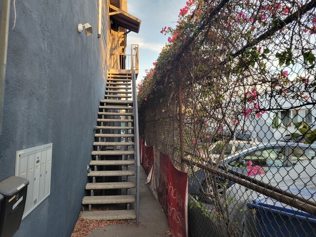 Photo - 2470 Daly St Unit B