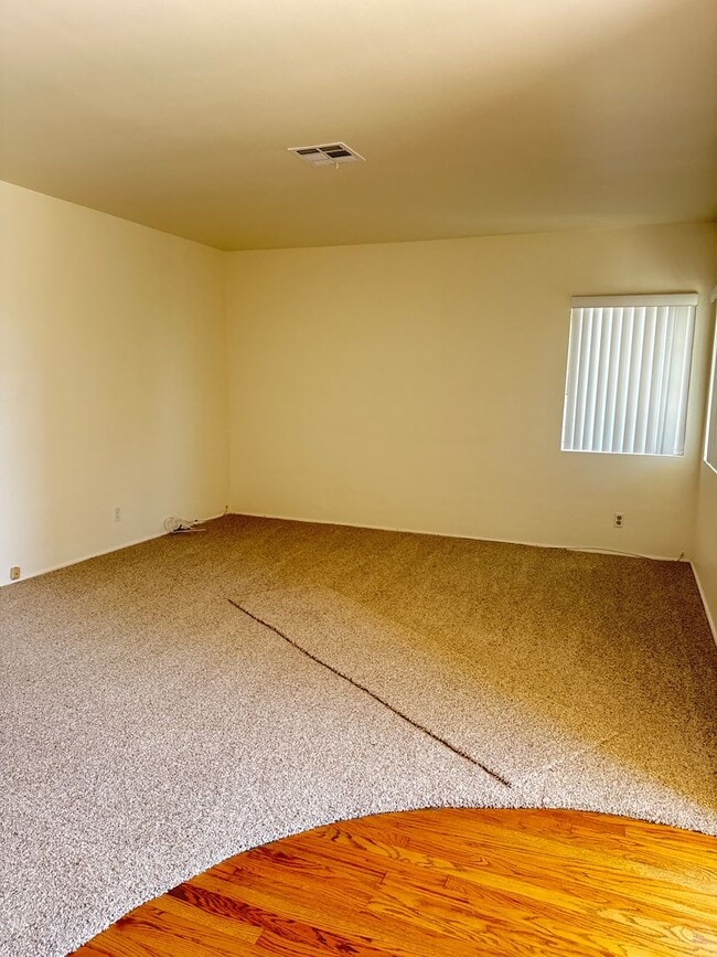 Photo - 570-574 W. 18th Street Unit Hamilton