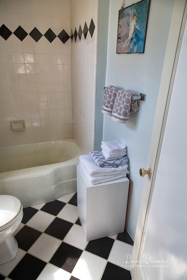 Photo - 2963 Hawthorn St Unit 1