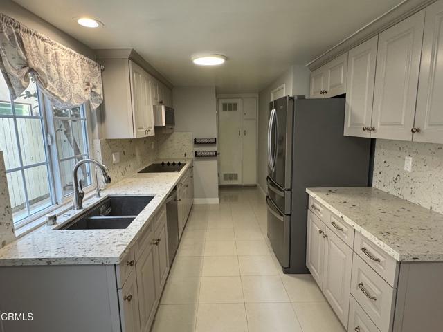 Building Photo - 327 E Live Oak St Rental