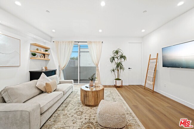 Photo - 841 N McCadden Pl Unit 2