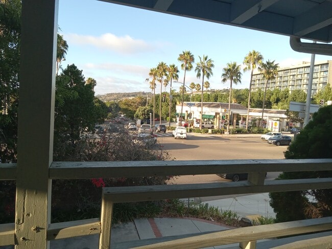 Building Photo - 2139 Torrey Pines Rd Rental
