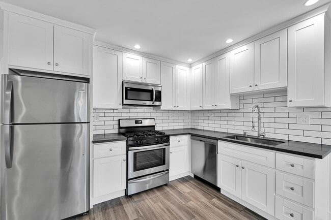 Photo - 925 W 30th St Unit 8