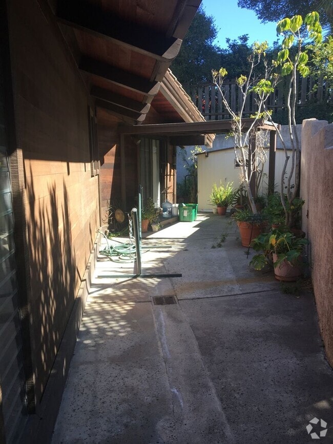 Building Photo - Montecito - One bedroom, one bathroom Rental