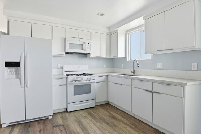 Photo - 608 E 29th St