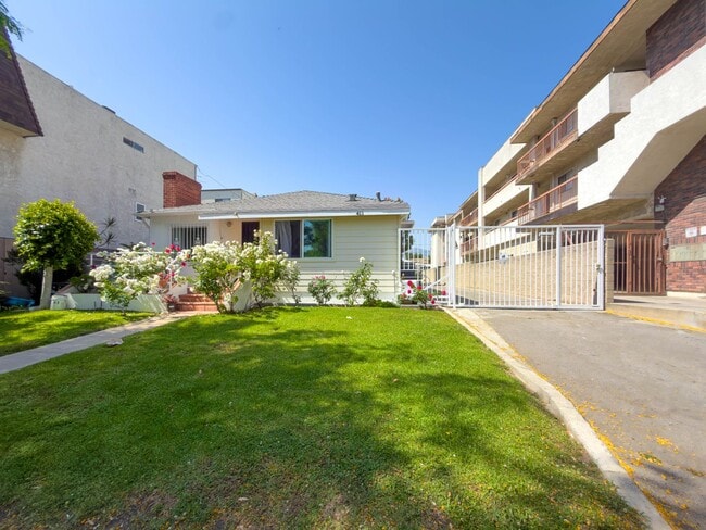 Building Photo - 411 W Windsor Rd Unit B