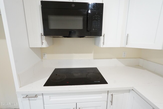 Photo - 448 W 41st Pl