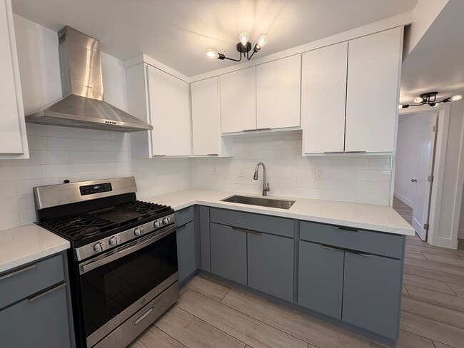 Building Photo - 8517 Cedros Ave