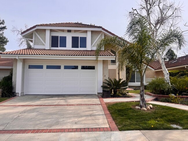 Building Photo - 23940 Vía Rosa Linda