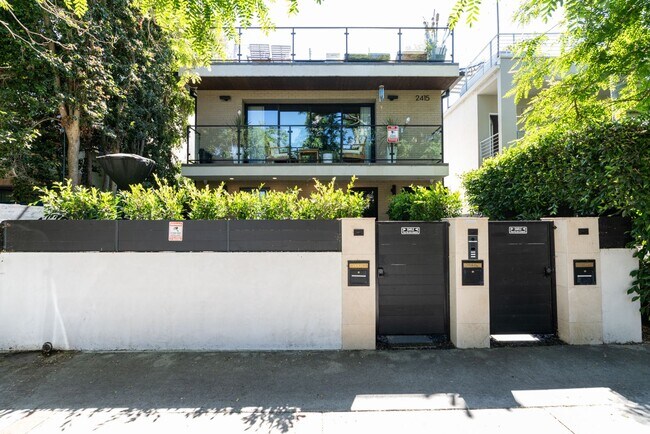 Building Photo - 2415 Ocean Ave Unit 1