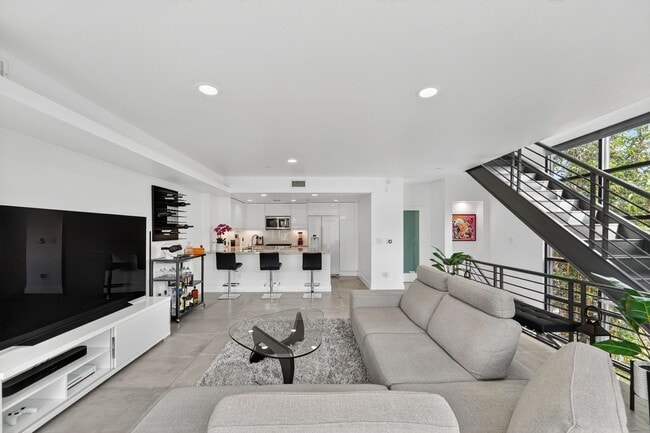Photo - 1418 Innes Pl