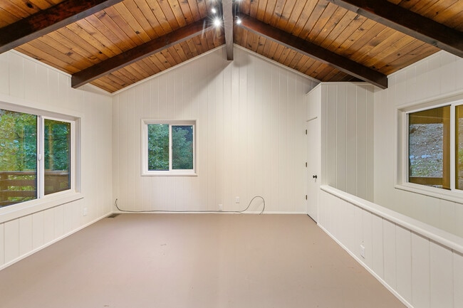 Photo - 753 Oakmont Ln