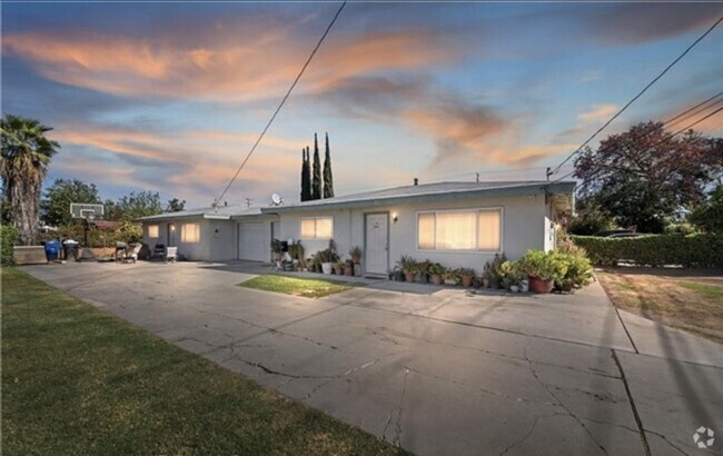 Building Photo - 1582 E Davidson St Unit 1582 E. Davidson St #B Rental