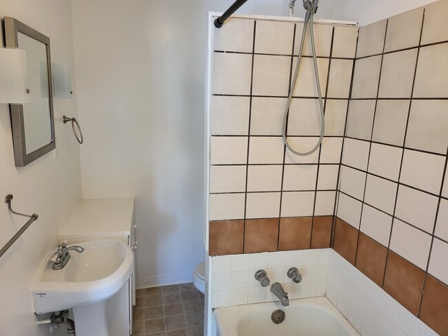 Bathroom - 1201 Manhattan Ave Unit A
