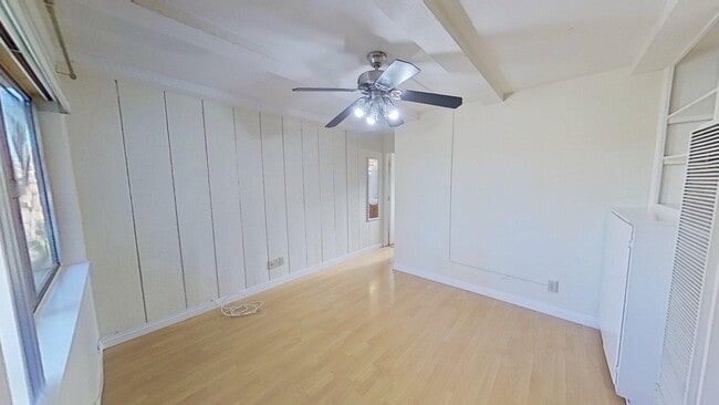 Building Photo - 332 E 20th St Unit #18