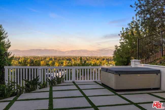 Photo - 16725 Oak View Dr