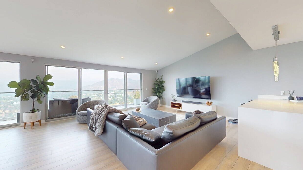 3D Tour - 7191 Pacific View Dr House
