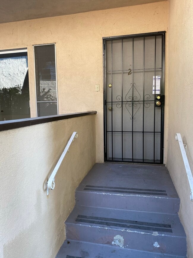 Building Photo - 943 19th St Unit 2 Rental