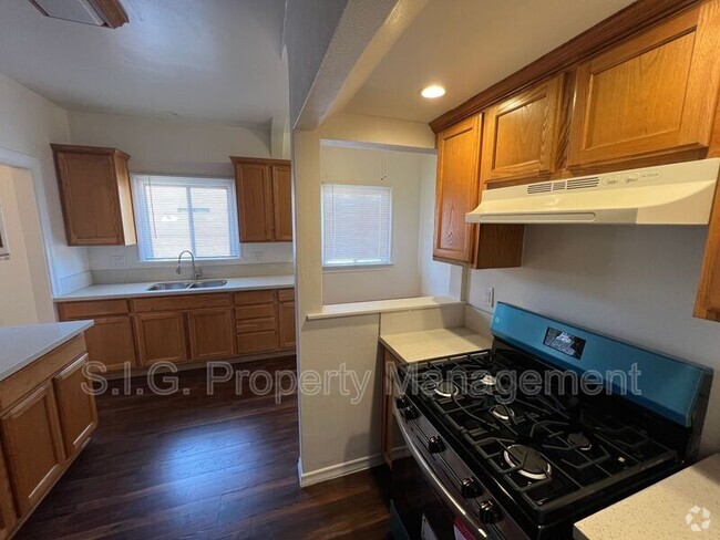 Building Photo - 1935 W 23rd St Unit #4 Rental