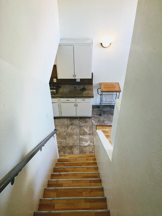 Photo - 1540 S Fairfax Ave Unit 7