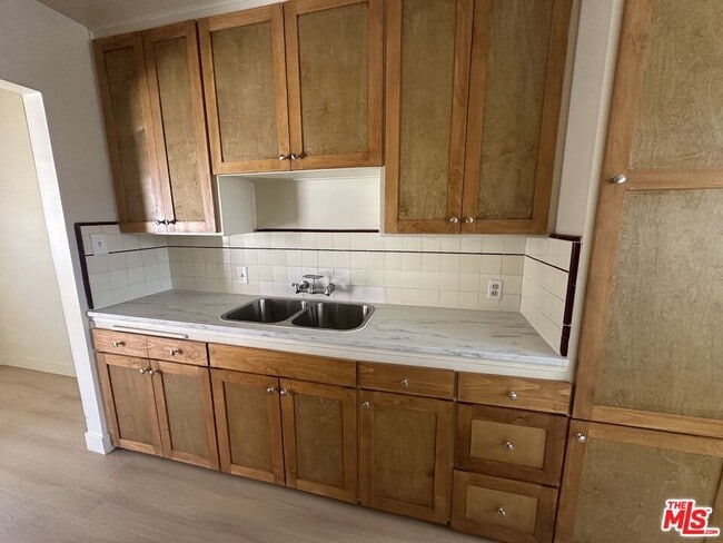 Photo - 1021 W 90th St