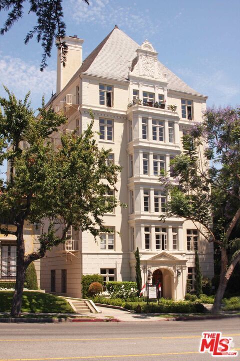 Building Photo - 1360 N Crescent Heights Blvd Unit 6A Rental
