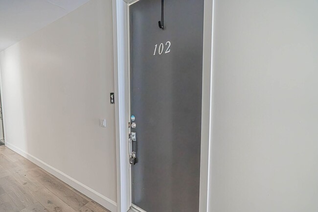 Photo - Beautiful 1-Bedroom Condo with an Office Space in Sherman Oaks! Unit 102