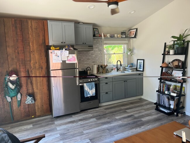 Photo - 1417 E 8th St