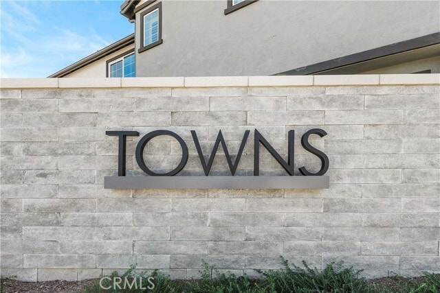 Building Photo - 32600 Manhattan Ave