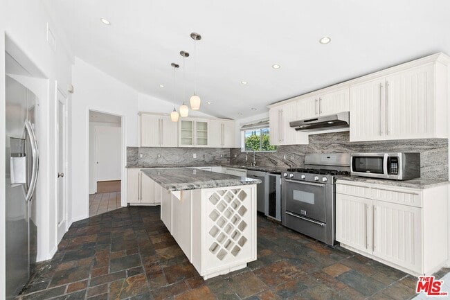 Photo - 20500 Archwood St