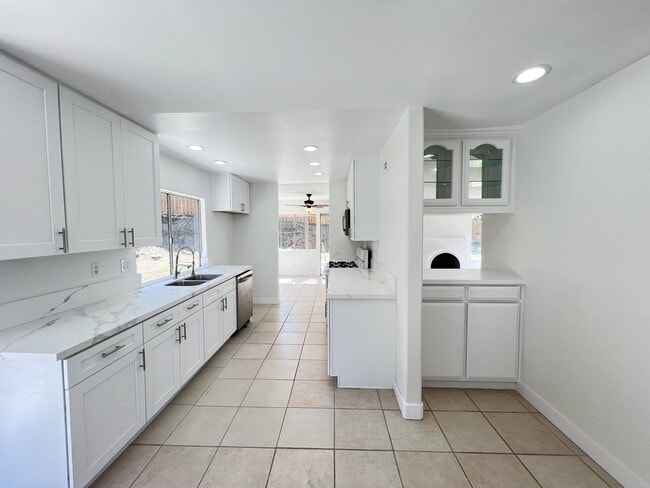 Photo - 1389 Oriole Pl