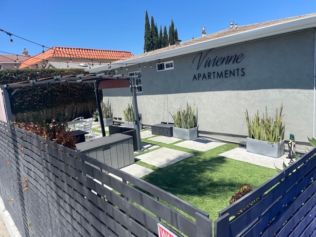 Building Photo - 2 bed 1 bath Apt in North Park Area Unit 4139