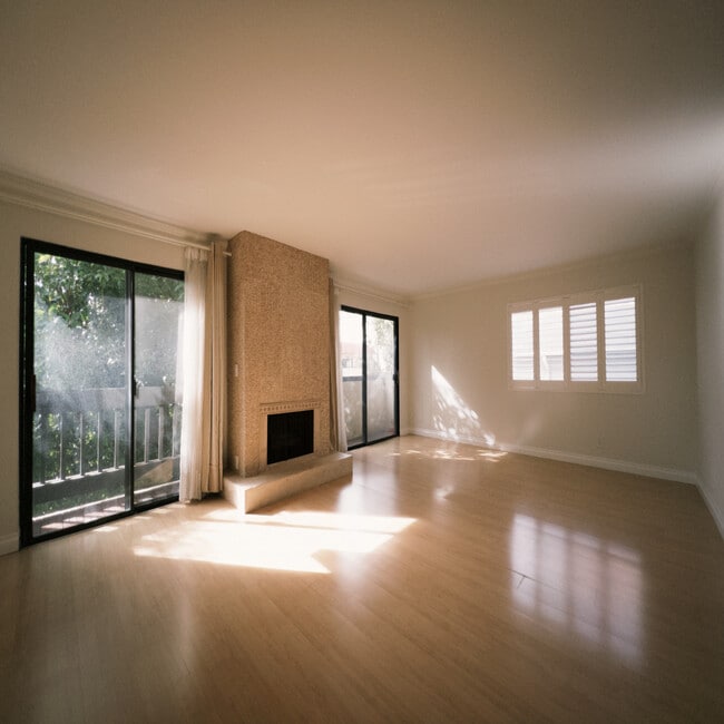 Building Photo - 1236 Wellesley Ave Unit 3