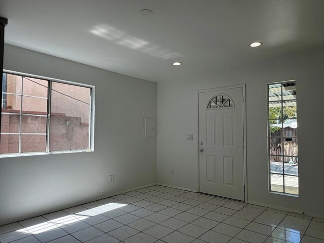 Photo - 4522-24 Unit 4524
