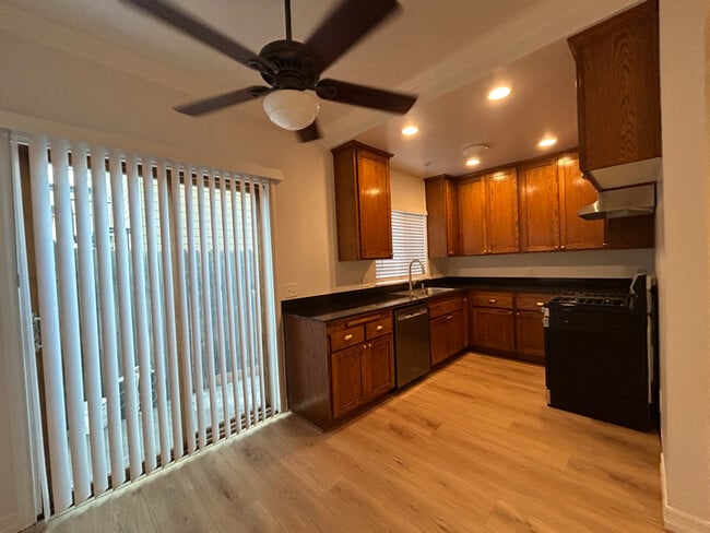 Photo - 10154 McClemont Ave
