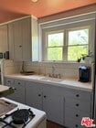 Photo - 923 Alma St