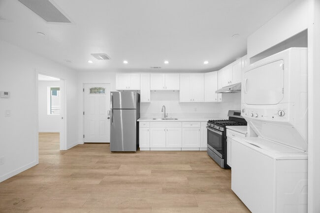 Photo - 308 N Catalina Ave Unit 4