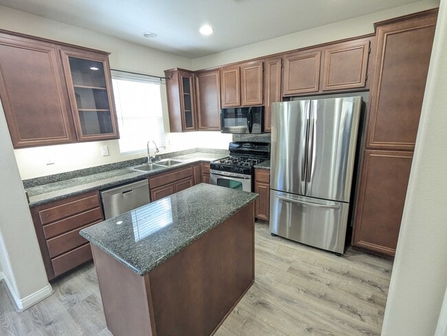 Photo - 1406 Mosaic Glen