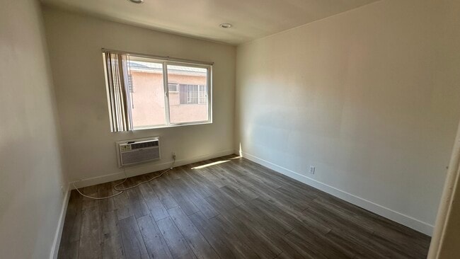 Photo - 13233 Oxnard St Unit 4