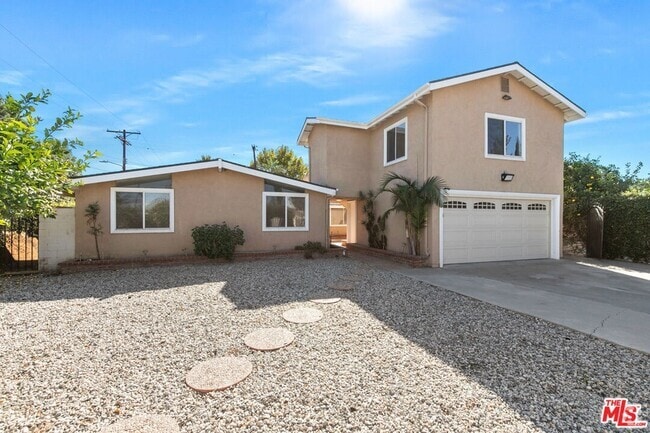 Building Photo - 20500 Archwood St Rental