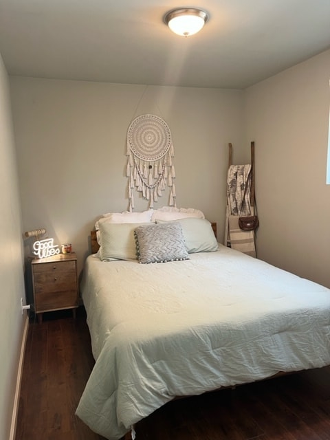 Furnished bedroom - 19725 Hiawatha St