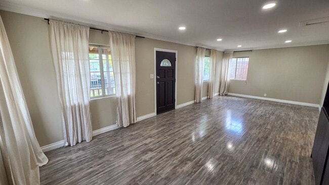 Photo - 5 Bed 3 Bath House Available Now!