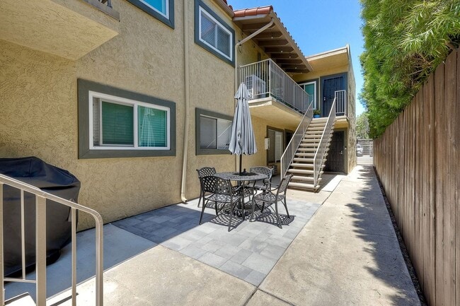 Building Photo - 2538 C St Unit 7