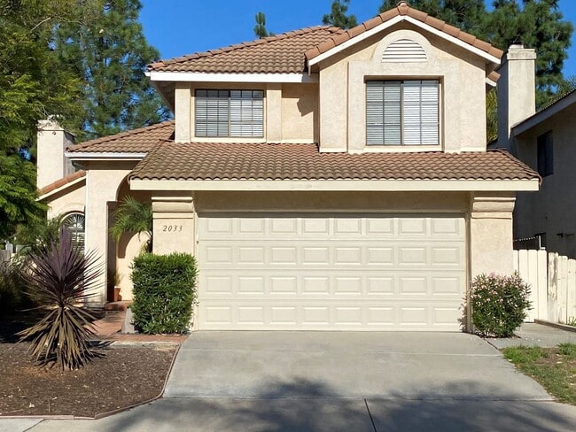 Building Photo - 3 Bed 2.5 House w/ 2 Car Garage in Prime Eastlake Location