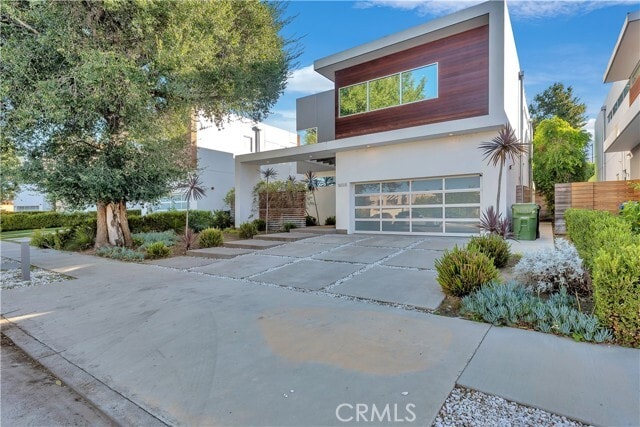 Photo - 16518 Moorpark St