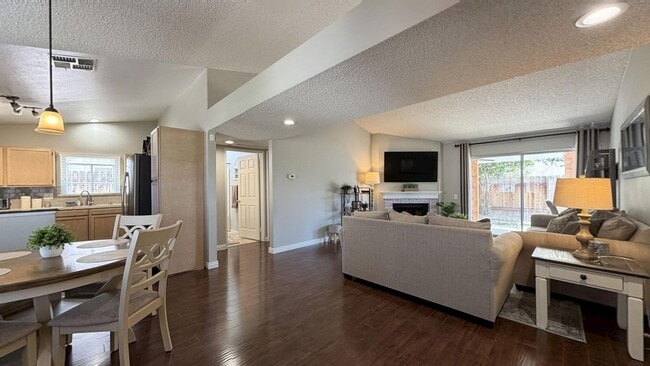 Photo - 1562 Campus Ave