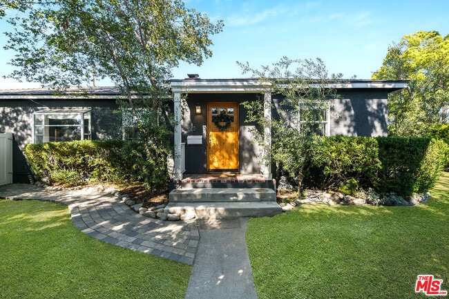 Photo - 1100 N Ontario St House